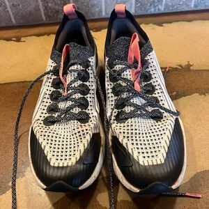 Size 10, men’s Allbird running shoe